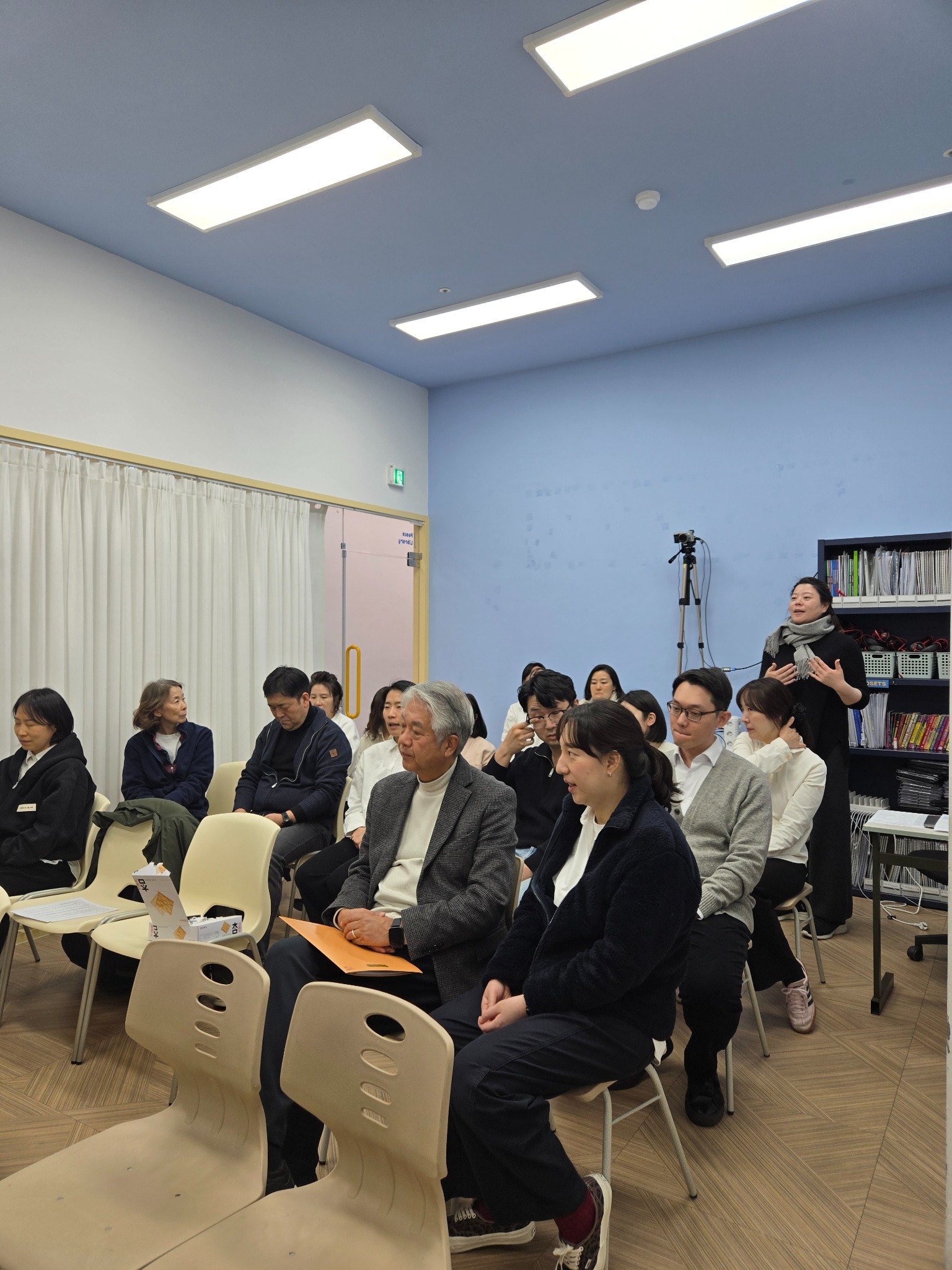 간증과 말씀을 경청하는 공동체