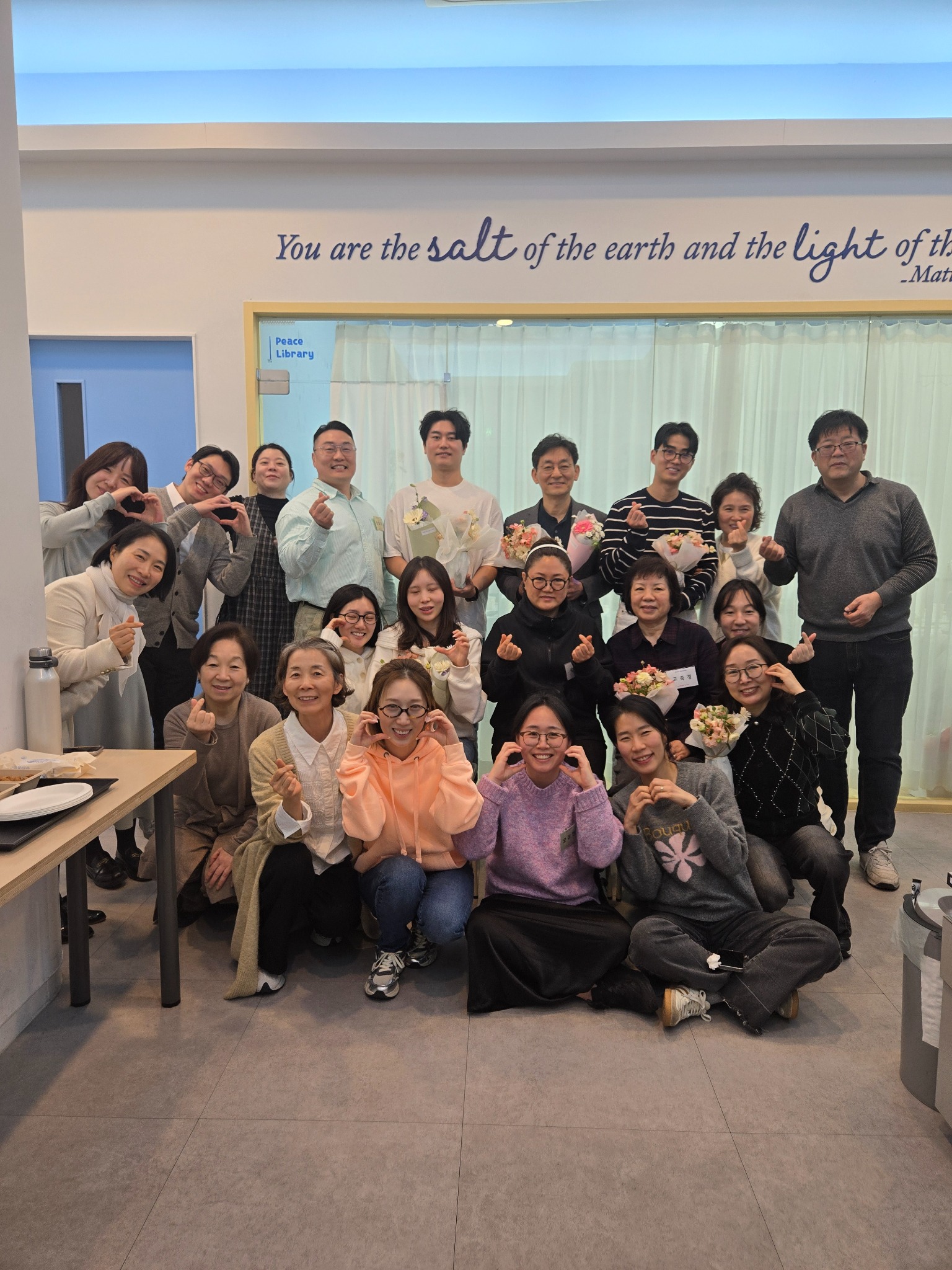 졸업을 축하하는 공동체