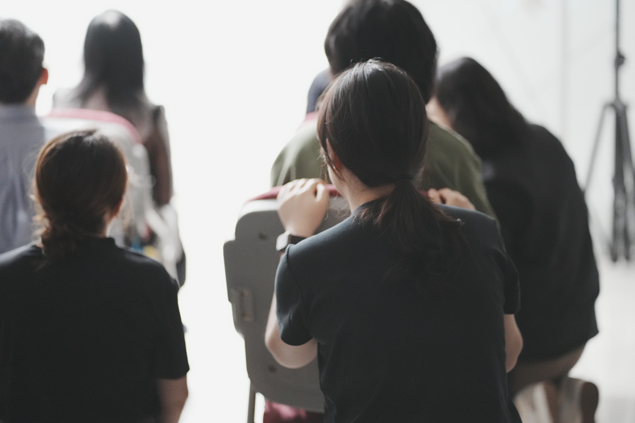 한 사람의 곁에서 함께 기도하는 섬김이들