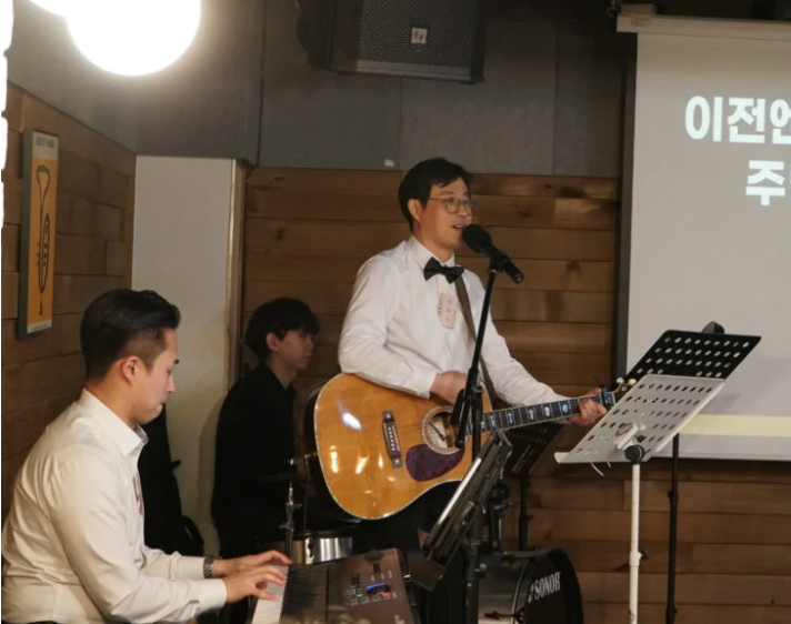 찬양으로 섬기는 GMC 팀 멤버들